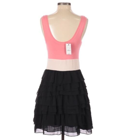 Express Colorblock Ruffle dress - Picture 2 of 6